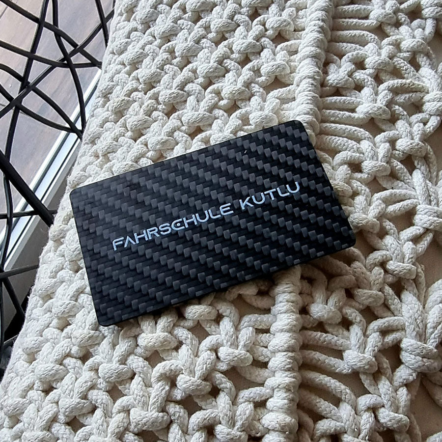 Digitale Visitenkarte mit NFC Carbon Karte schwarz mit Ihrem Logo